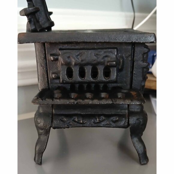 Vintage Crescent miniature Cast Iron Stove - Picture 9 of 10